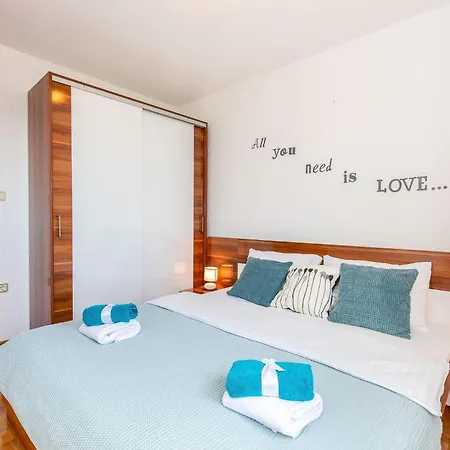 Apartman Mit Balkon Und Meerblick By Interhome *
