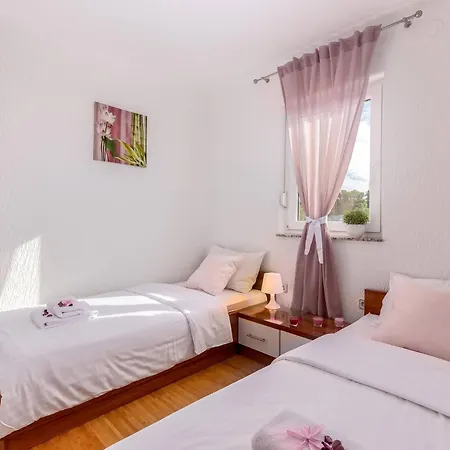 Apartman Mit Balkon Und Meerblick By Interhome *