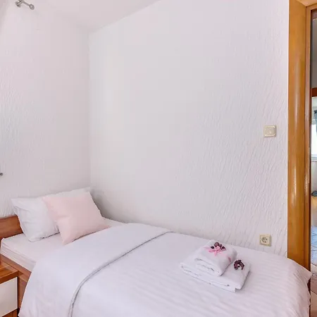 Apartman Mit Balkon Und Meerblick By Interhome
