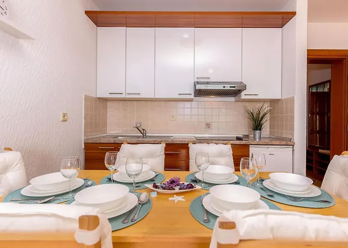 Mit Balkon Und Meerblick By Interhome アパート