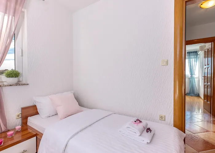 Apartman Mit Balkon Und Meerblick By Interhome